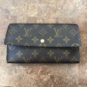 Louis Vuitton Wallet International Wallet.